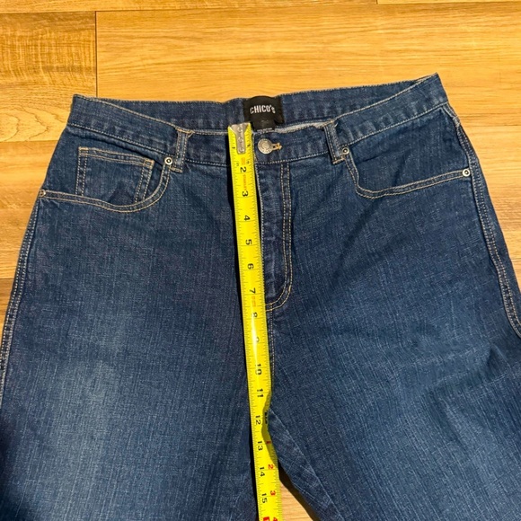 Chicos Jeans Women’s Size M (10/12) Blue Dark Wash Zip Fly Hi Rise 5 Pockets EUC - Picture 7 of 9